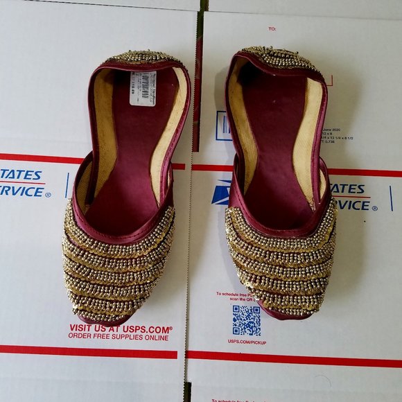 Shoes - Flat Traditional Pink Sandals with Golden Beads